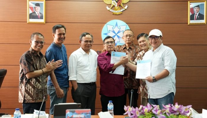 Kisruh PWI, Akhirnya Hendry & Zulmansyah Bersalaman