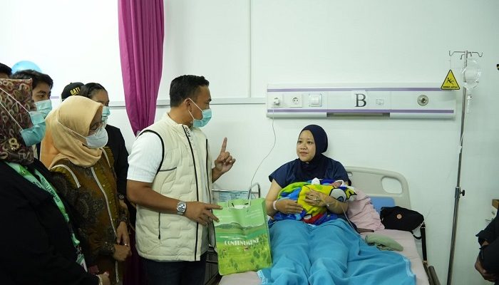 Wihaji Beri Nama Bayi Pasien di Peringatan Harganas