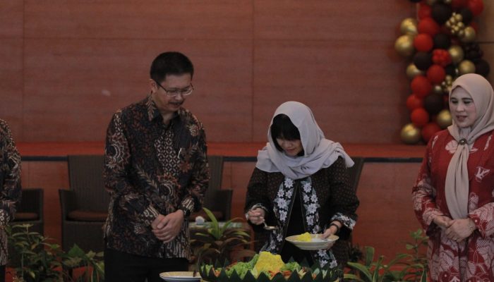 Potong Tumpeng Semarakkan Dies Natalis USB ke 19