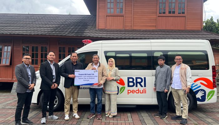 Peduli Kesehatan, BRI Serahkan Ambulance untuk Yayasan Dian Ar-Rokhmat