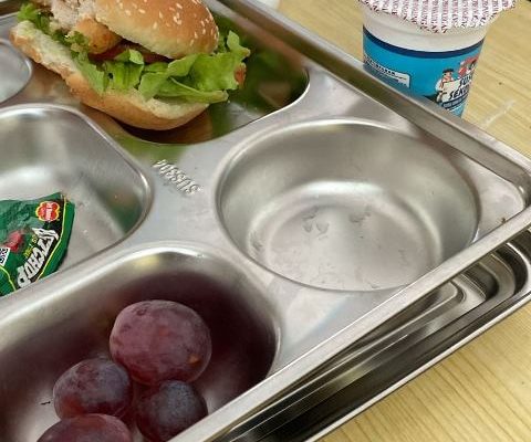 Wajah Ceria Siswa SMAN 11 Bandung Menyantap Menu MBG